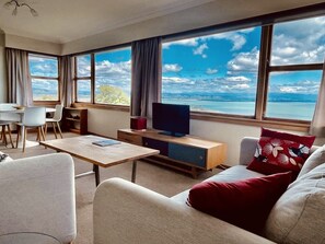 TV, stereo - Sun-kissed, seaside sanctuary in Britannia Heights: relax with great views (Nelson)