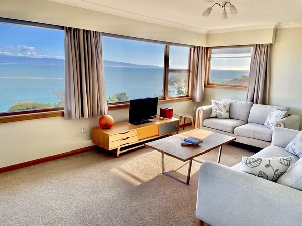TV, stereo - Sun-kissed, seaside sanctuary in Britannia Heights: relax with great views (Nelson)