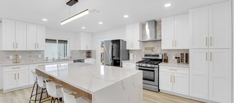 Renovated Modern Home with Pool. Minutes from the Las Vegas Strip