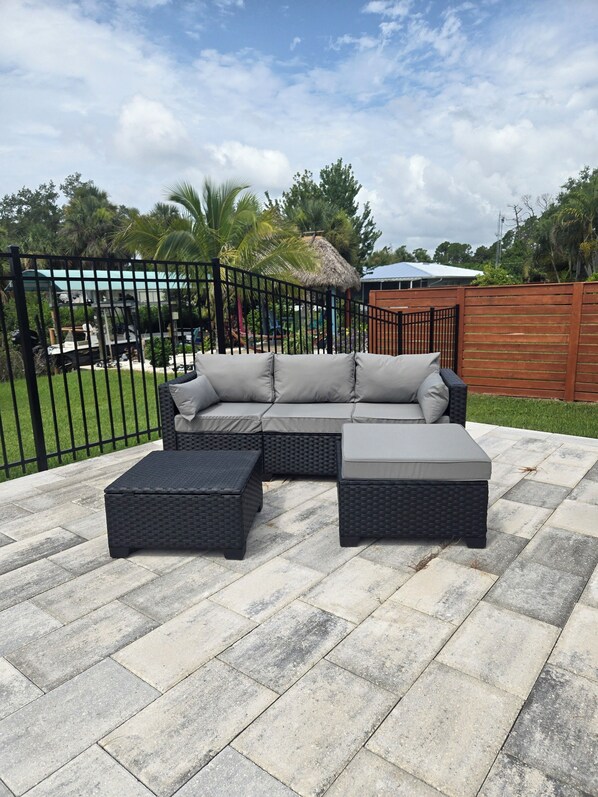 Extra Lounge chairs. 