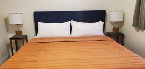 1 quarto, escrivaninha, ferros/tábuas de passar roupa, Wi-Fi de cortesia