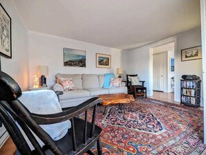 TV, offices - Beachfront Cottage with Fire Pit in Watering Cove (Gouldsboro)