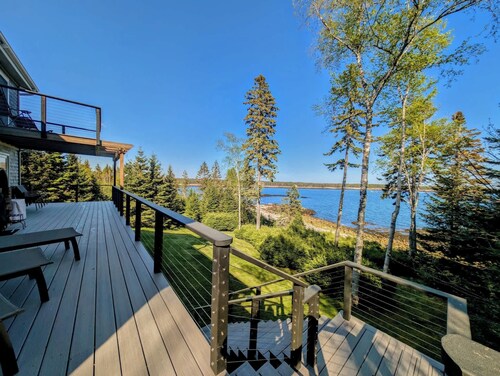 Oceanfront Crackling Cove Cottage, Family, fire pit, sleeps 6