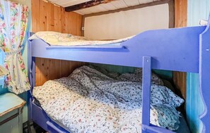 4 bedrooms, travel cot