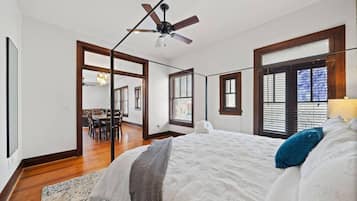 2 bedrooms, desk, iron/ironing board, travel crib