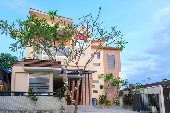 واجهة المنشأة