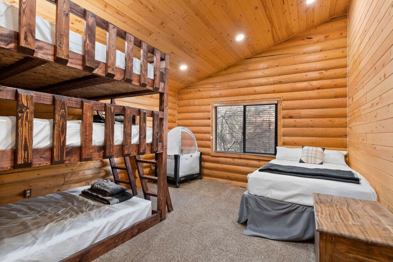 4 chambres, fer et planche à repasser, lit parapluie, Wi-Fi gratuit