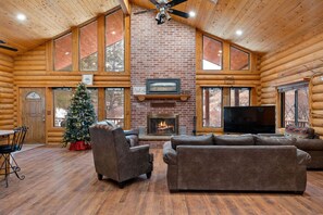 TV connectée, cheminée, table de tennis de table