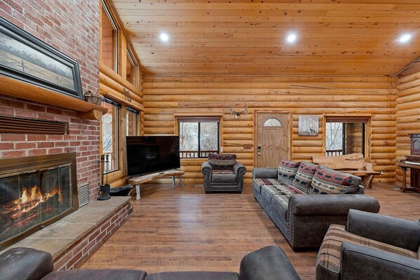 Smart TV, fireplace, ping pong