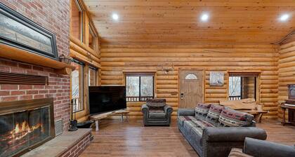 20 Acres! Arcade Games! Backs to River! Sleeps 22!