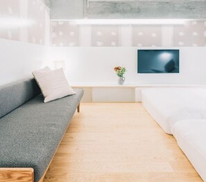 家庭三人房, 多張床, 非吸煙房 | 書桌、手提電腦工作空間、熨斗/熨衫板、免費 Wi-Fi