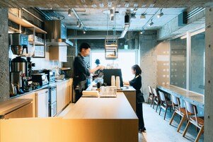 Se ofrece un desayuno continental (1100 JPY por persona)