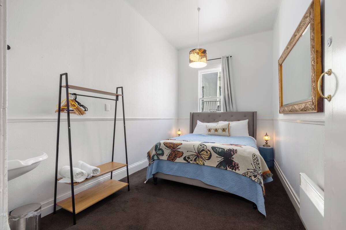 Habitación doble clásica, 1 cama Queen size | Wifi gratis y ropa de cama