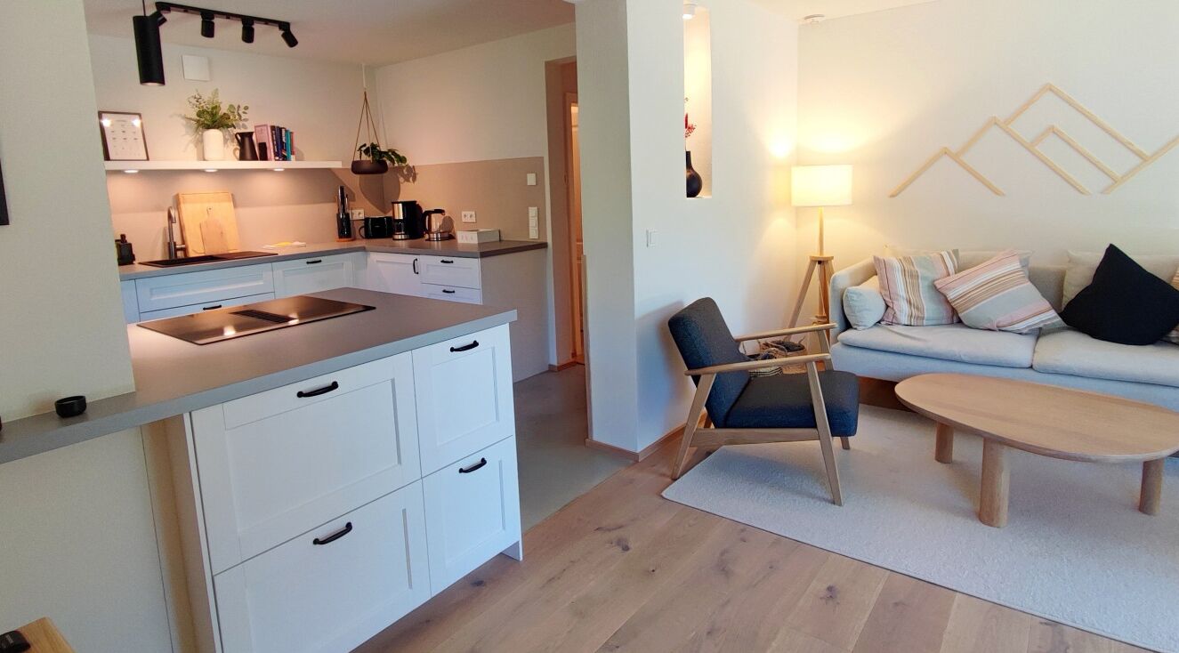 Smart-TV, Bücher, Stereoanlage, Arbeitsbereiche