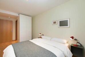 2 habitaciones, tabla de planchar con plancha y wifi gratis 