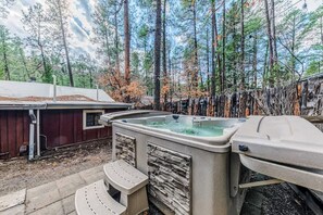 Outdoor spa tub - Happy Home | Stargaze • Hot Tub • Nature (Ruidoso)