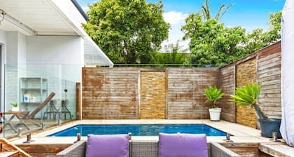 Convenient 4BR with Private Pool close to Airport