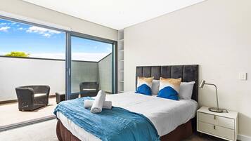 4 bedrooms, iron/ironing board, free WiFi, bed sheets