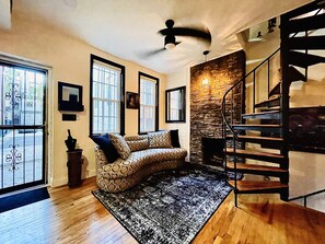 Smart TV, fireplace