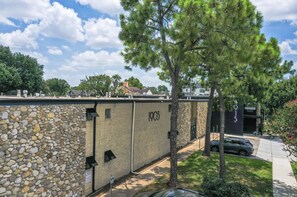 Exterior - Montrose Svelte Studio! Medical Center 47 ⭐️⭐️⭐️⭐️⭐️ (Houston)