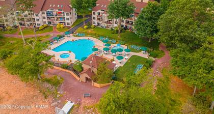 Winter Getaway: 2BR Condo with Stunning Big Boulder Mountain View