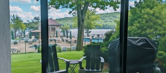 Summer Escape. 4 FREE LAKE PASSES! Best pool location at Midlake. Great views!
