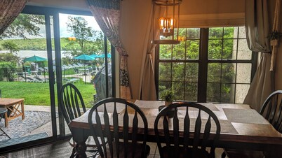 Winter Getaway: 2BR Condo with Stunning Big Boulder Mountain View