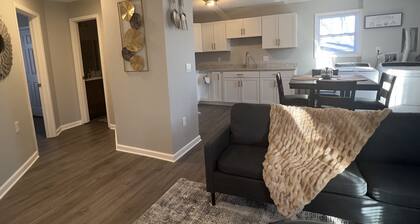 Upscale apartment near Worlds of Fun, Arrowhead Stadium, Country Club Plaza!