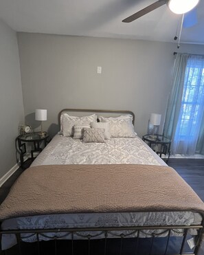 2 bedrooms, iron/ironing board, WiFi, bed sheets