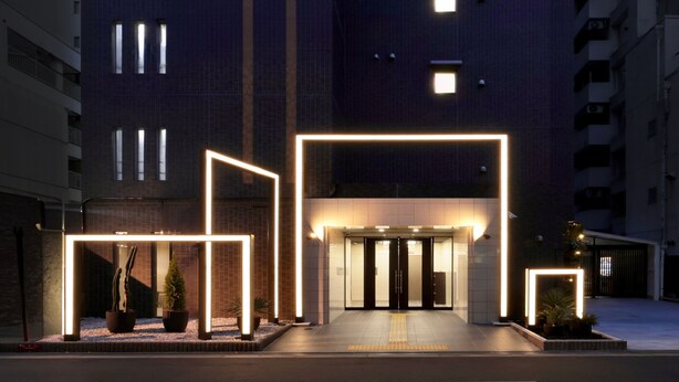 A modern building entrance with geometric light fixtures and potted plants. - Doutonboricrystalhotel3 (Osaka)