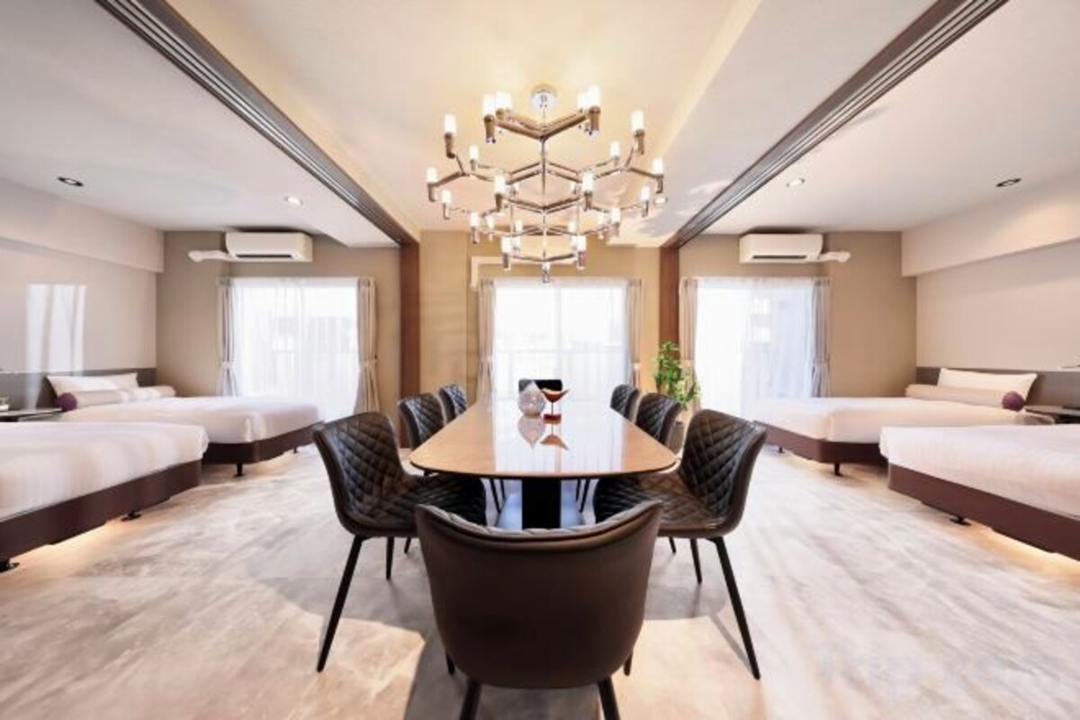 Deluxe Suite