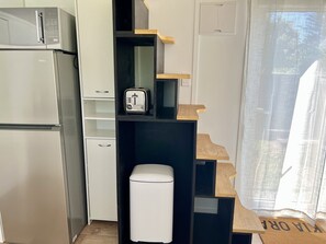 Interior - Manaaki Tiny House 200m from Orewa Beach (Orewa)