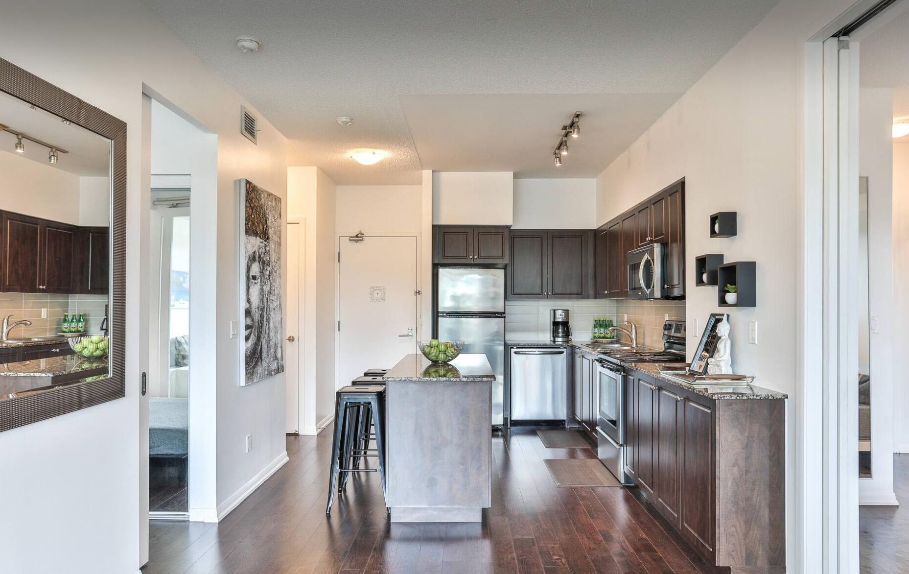 Refrigerador, microondas, horno y parrilla de estufa 