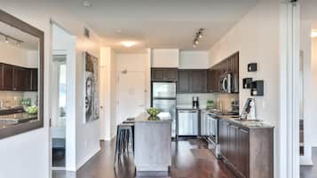 Refrigerador, microondas, horno y parrilla de estufa