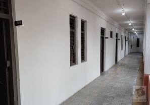 Coin salon dans le hall