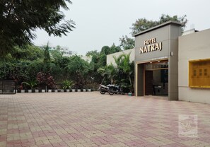 Free self-parking - 6 CR Hotel Natraj Aurangabad (Chhatrapati Sambhajinagar)