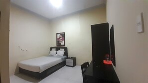 Escritorio, espacio para trabajar con laptop y wifi gratis