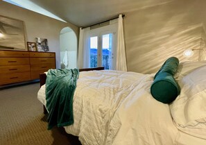 5 Schlafzimmer, Bügeleisen/Bügelbrett, WLAN, Bettwäsche