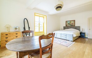 5 bedrooms, iron/ironing board, travel cot, free WiFi