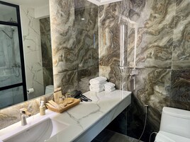 Premium Studio Suite, 1 King Bed, Pool View | Bathroom | Shower, hydromassage showerhead, designer toiletries, hair dryer
