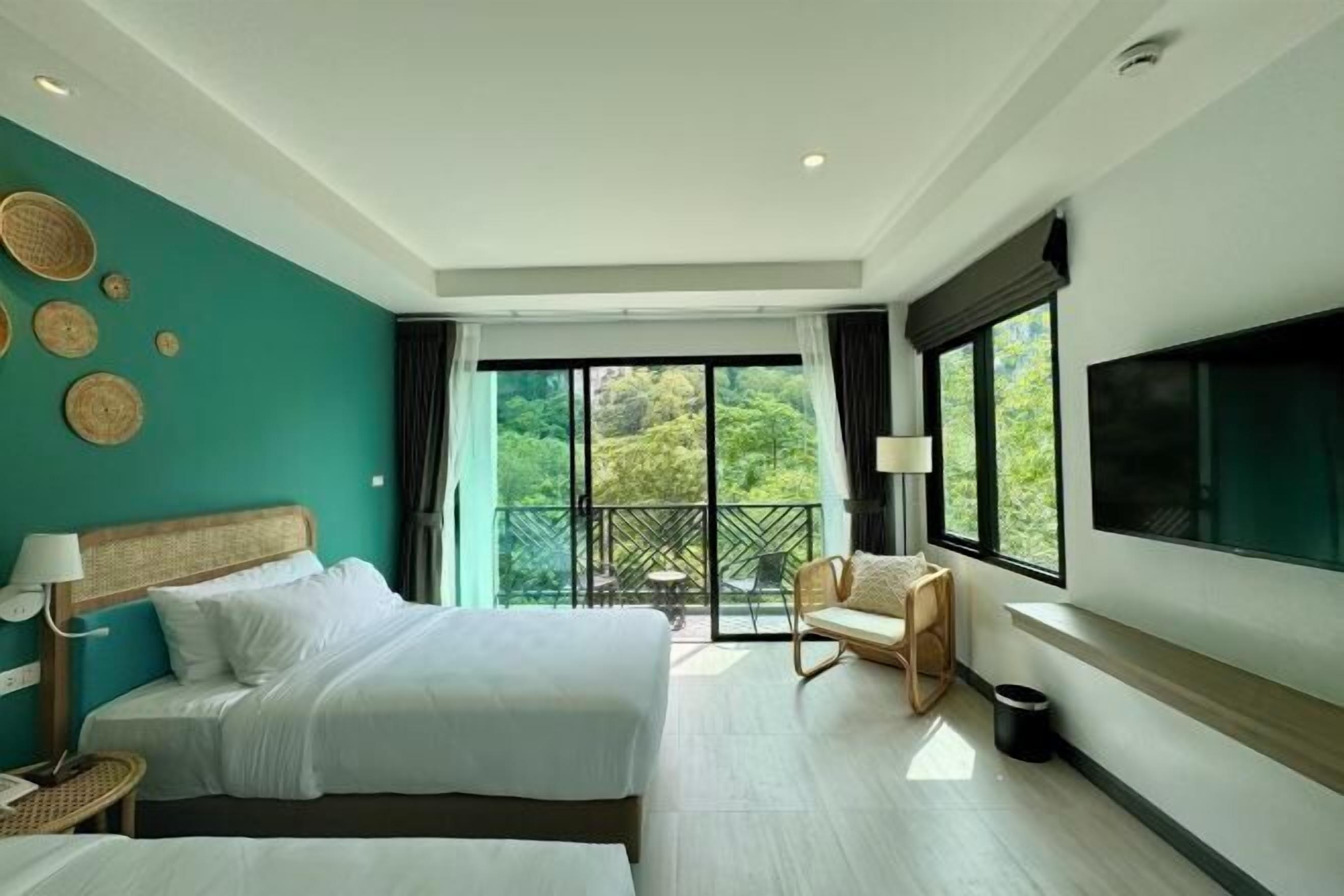 Egyptian cotton sheets, premium bedding, Tempur-Pedic beds, minibar