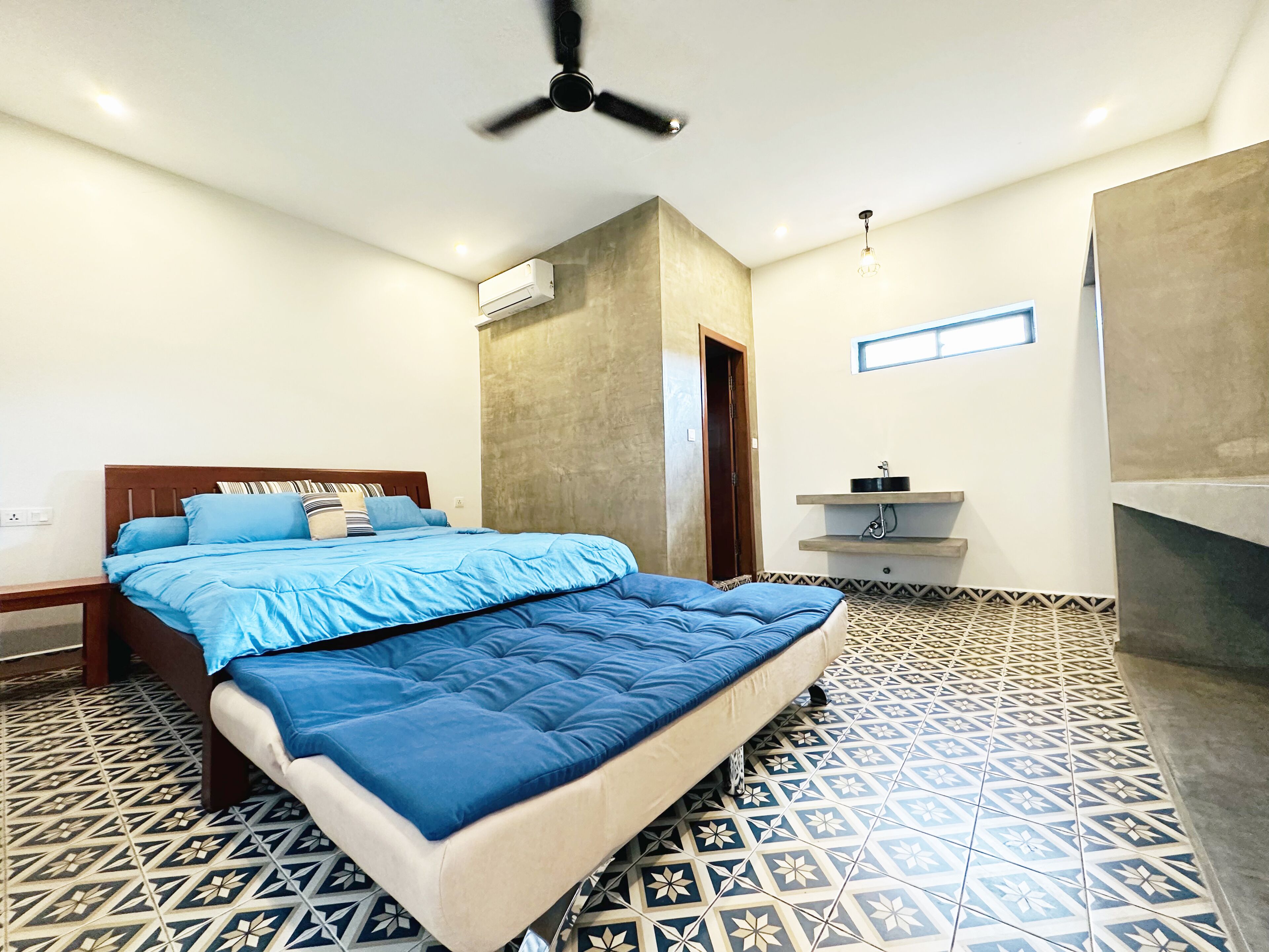 3 bedrooms, desk, iron/ironing board, WiFi