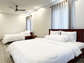 3 habitaciones, escritorio, tabla de planchar con plancha y wifi 