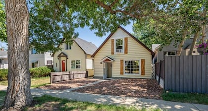 Raptor Retreat | Steps to the Big Dino | Sleeps 8!