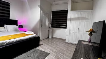 2 bedrooms, desk, iron/ironing board, free WiFi