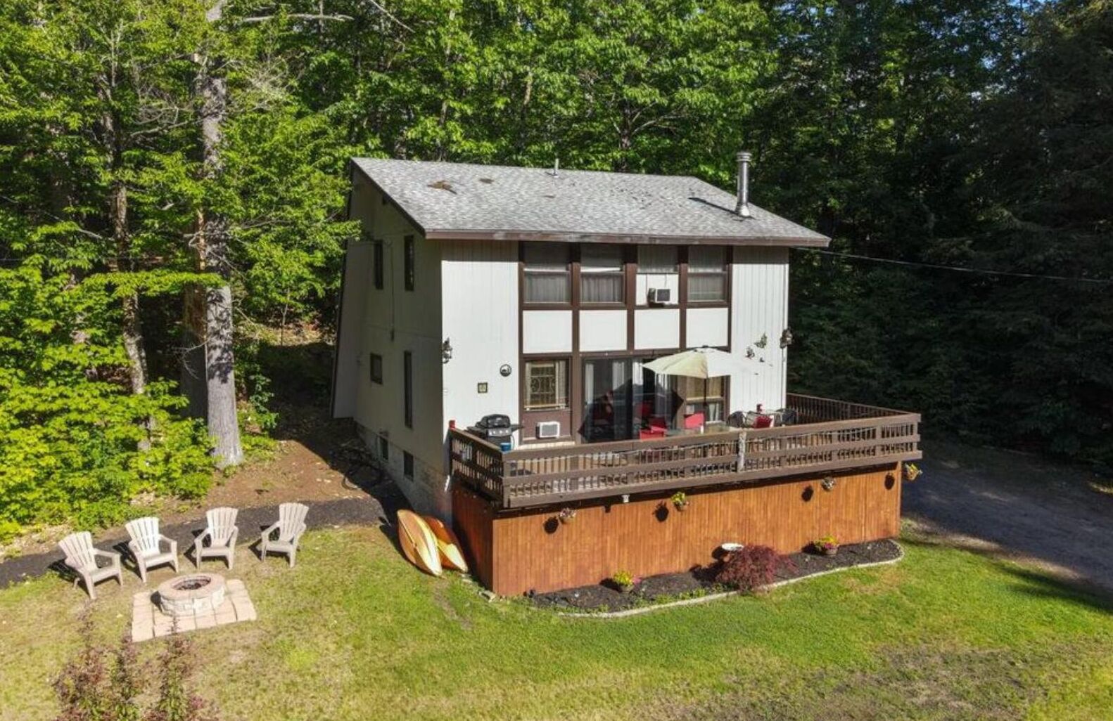 Four Season Fun Family Cabin- near skiing, lakes & hikes! Chase waterfalls!
