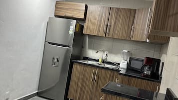 Microwave, oven, coffee/tea maker, blender