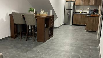 Microwave, oven, coffee/tea maker, blender