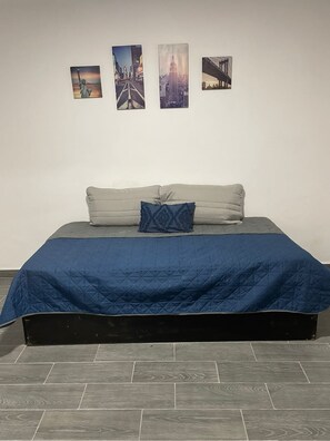 3 bedrooms, iron/ironing board, free WiFi, bed sheets