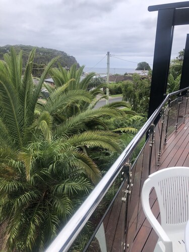 Beautiful large home sleeps 12
 Sea views 2 minutes to beach
Pet friendly  